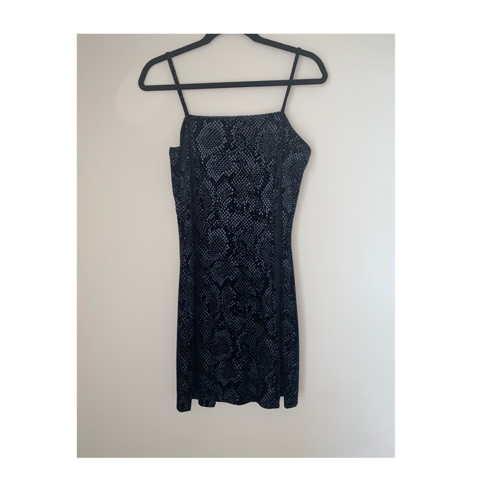 Black snake print mini dress 🖤